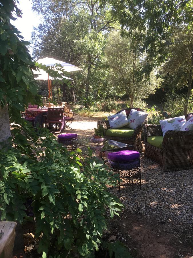 Longo Mai Bed and Breakfast Sillans-la Cascade Εξωτερικό φωτογραφία